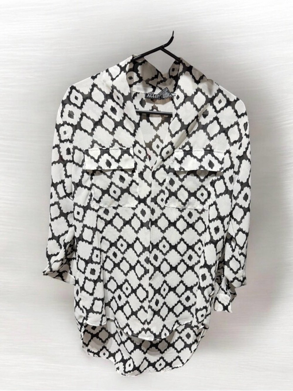 ALLOY Black & White Geometric Button-Down Shirt NIP/NWOT